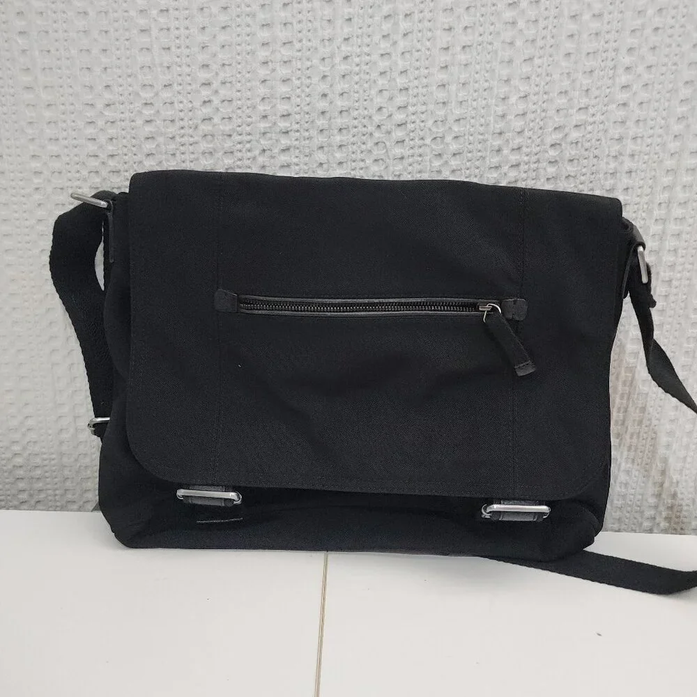 Banana Republic Black Messenger Laptop Bag Adjustable Strap Work Travel - Picture 4 of 13